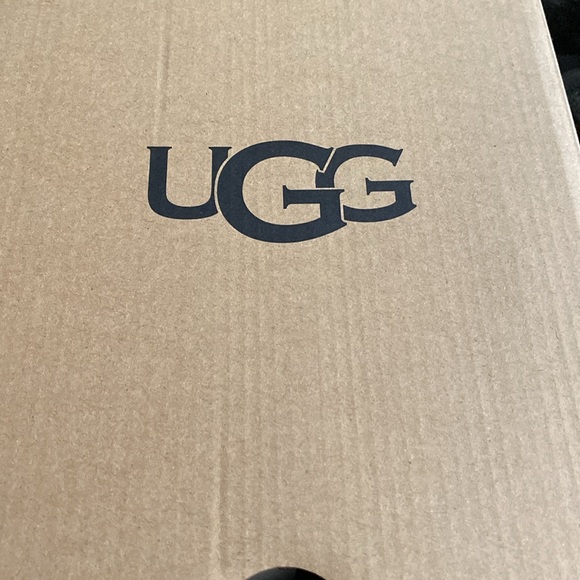 UGG - Picture 7 of 8